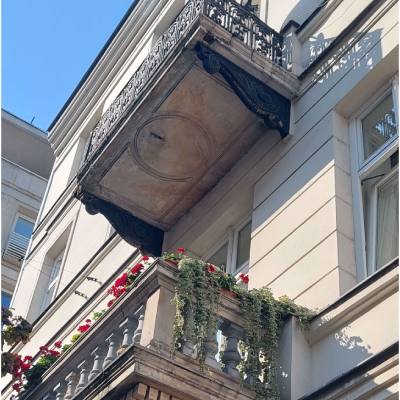 Zabytkowa Kamienica w Śródmieściu Warszawy