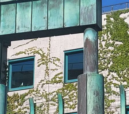 Biblioteka Uniwersytecka w Warszawie – nowoczesna elewacja