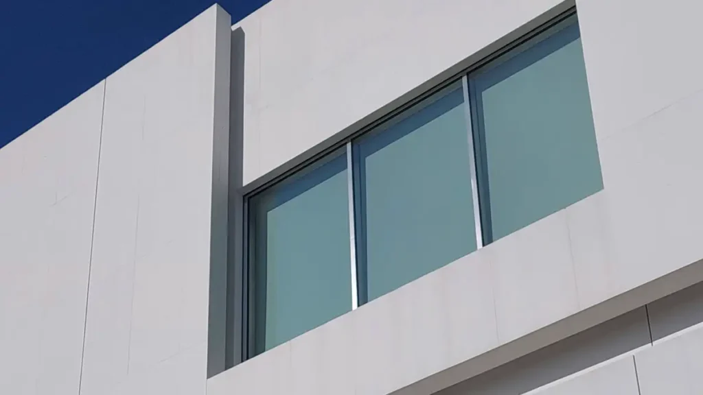 Elewacja Muzeum Sztuki Nowoczesnej w Warszawie